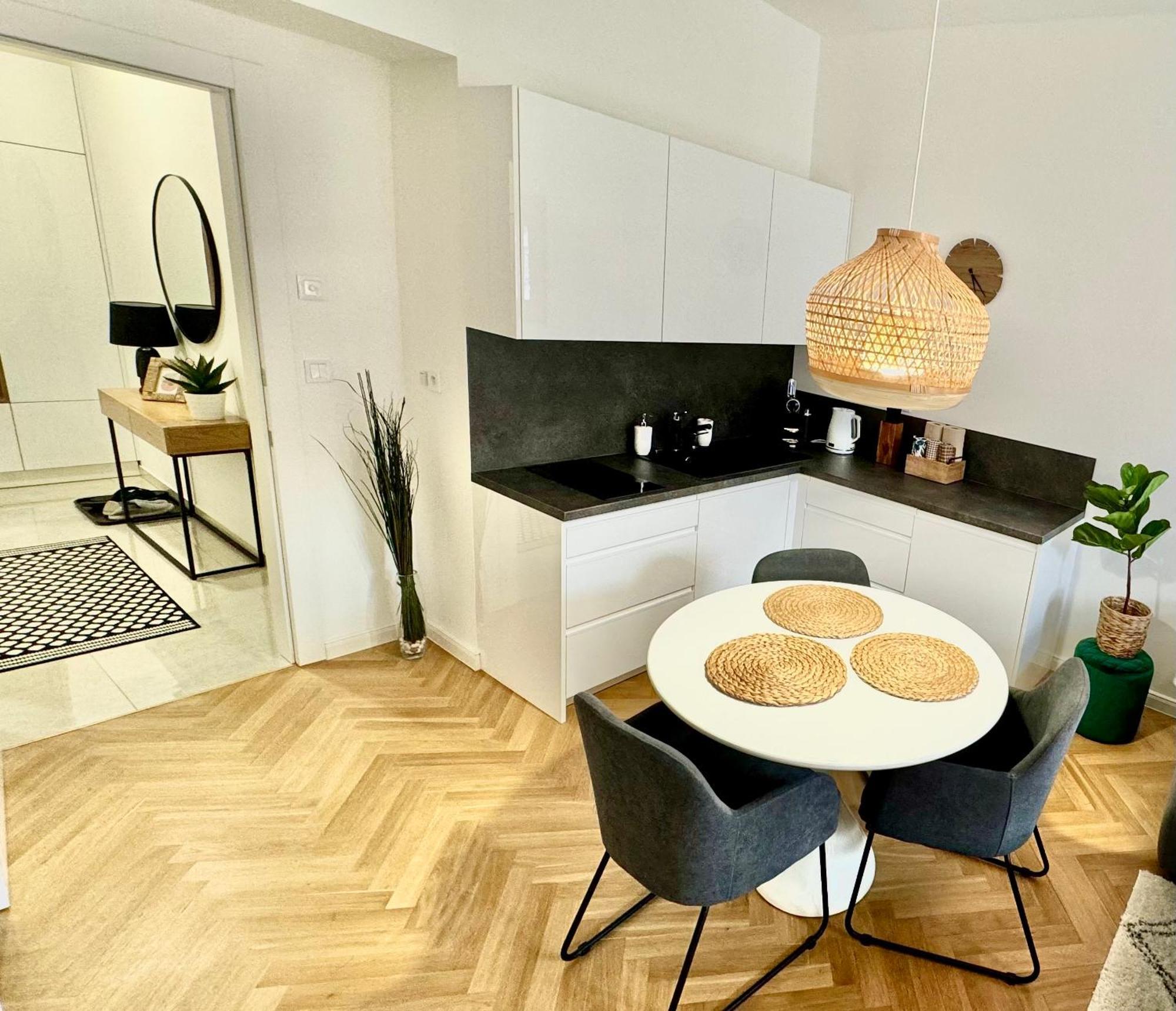Esmoa - Ovenecka, 7 - Plne Vybaven Lägenhet Prag